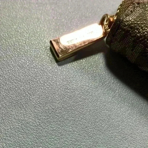 EUC 🔥Michael Kors Card Case Zipped Wallet - Picture 10 of 16